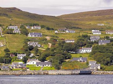 Arranmore sprawling up the hillside (added by manager 30 apr 2024)