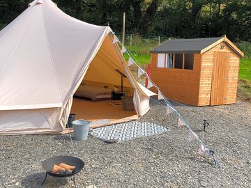 Bell tent and shower (added by manager 24 sep 2021)