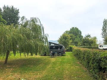 Secluded spot by the willow tree (added by manager 28 mar 2023)