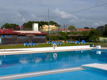 Swimming pool and sun loungers (added by manager 23 nov 2021)