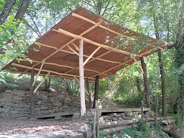 Lean-to pitch