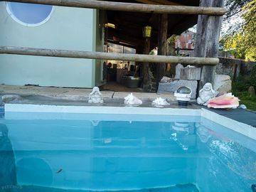 Communal plunge pool