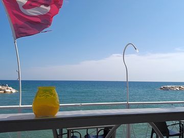 Un aperitivo o pranzo al mare nelle vicinane oppure durante una gita al conero