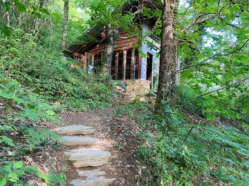 Path up to the cabin