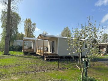 Exterior 2 bed static caravan