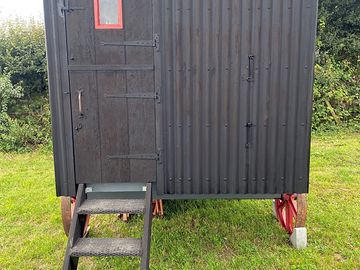 Shepherd's hut door (added by manager 25 aug 2023)