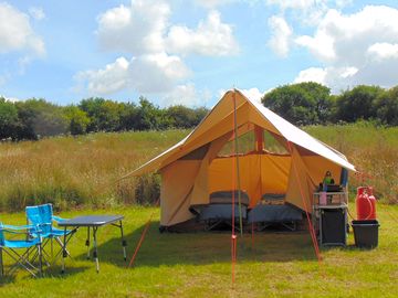 Stonechat meadow safari tent