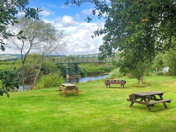 Picnic beside the river (added by manager 28 mar 2023)