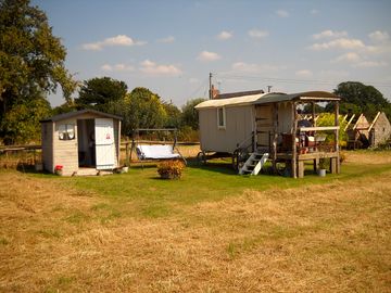 Shepherd's hut, private garden and facilities (added by manager 15 aug 2022)