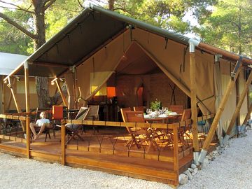 Safari tent exterior (added by manager 25 jan 2018)