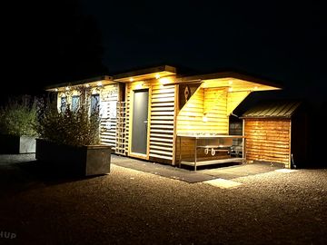 Shower/toilet block