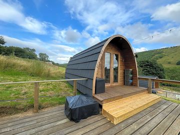 Reservoir view pod