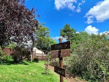 Campsite's cross roads (added by manager 07 jul 2022)