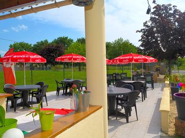 Restaurant with outdoor terrace