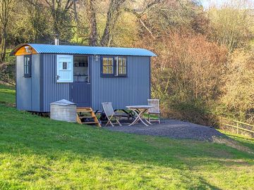Shepherd's hut and private seating area (added by manager 22 mar 2021)