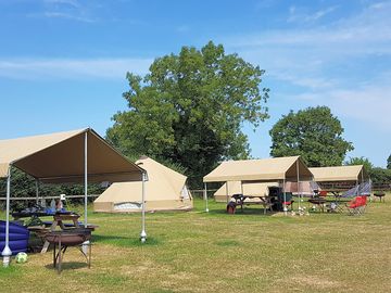 Bell tents (added by manager 17 oct 2022)