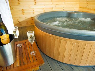 Private hot tub (added by manager 27 jul 2023)