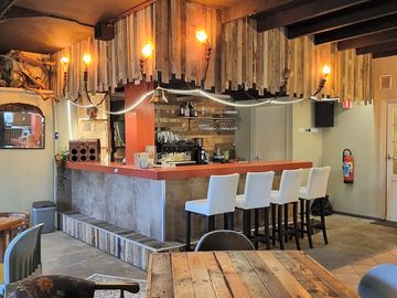 De kantine of zoals wij het noemen, de woonkamer van de camping