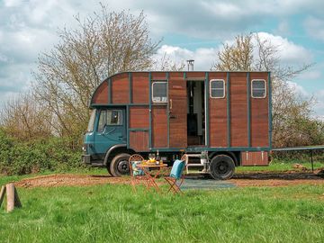 Bedford horsebox with fold-out deck (added by manager 18 may 2023)