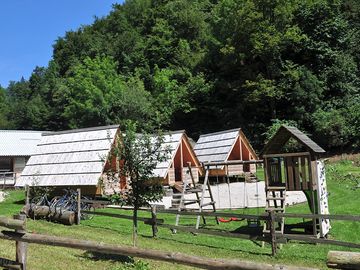 Cabin lara, erazem and vita