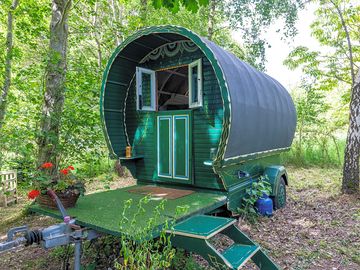 Gypsy caravan exterior (added by manager 14 jul 2022)