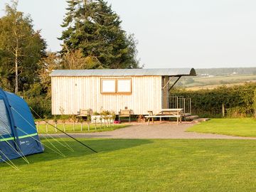 One of the shepherds huts on the site (added by visitor 24 sep 2020)