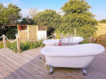 The twin bath set-up for a romantic, luxurious soak whilst you watch the sun go down! (added by visitor 19 aug 2021)