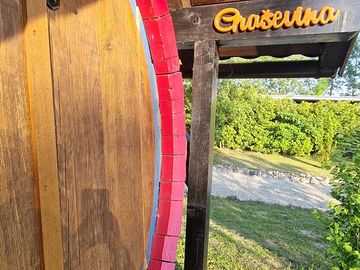 Grasevina barrel with double bed