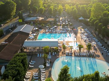Camping vista dall'alto