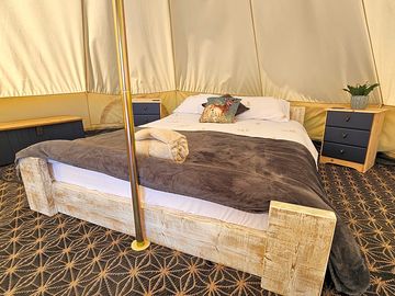 Kingsize bed