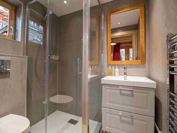 Go alpine nordic lodge bathroom with italia shower and wc (added by manager 21 dec 2023)