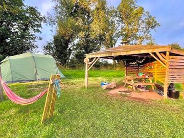 Tent pitch with shelter