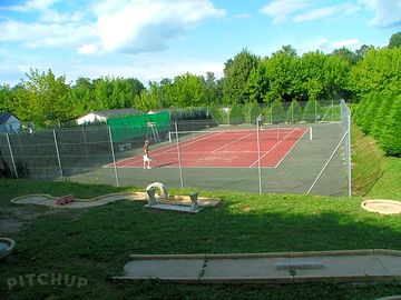 Tennis court (added by manager 03 sep 2013)