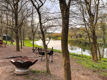 Lakeside views while enjoying an open fire outside your glamping shepherds hut (added by manager 22 apr 2024)