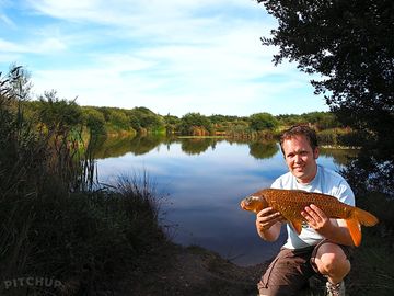 A big catch: three privately owned coarse fishing lakes for the exclusive use of residents (added by manager 27 mar 2015)