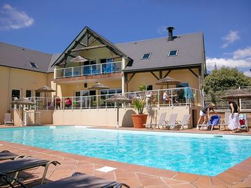 Swimming pool and bar