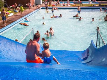 Outdoor swimming pool with waterslide (added by manager 10 nov 2016)