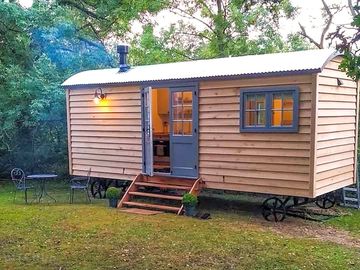 The shepherd's hut exterior (added by manager 17 oct 2022)