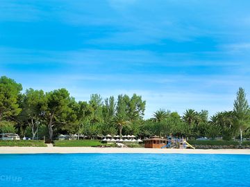 Direct access to the beach