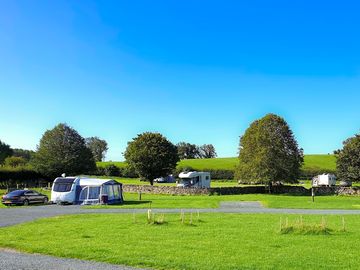 Fully serviced pitches (added by manager 10 aug 2022)