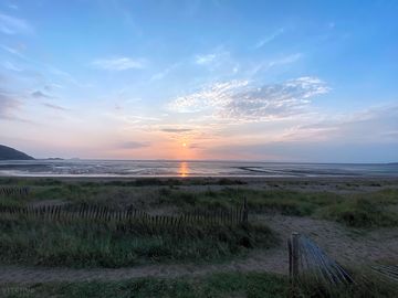Beautiful sand bay beach 10 mins away