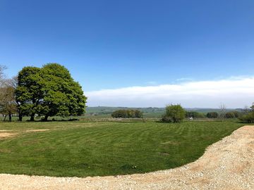 Close to bakewell, buxton, chatsworth house and dovedale