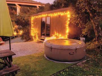 Arda exterior with hot tub