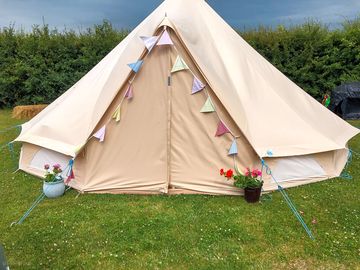 Bell tent (added by manager 12 sep 2022)