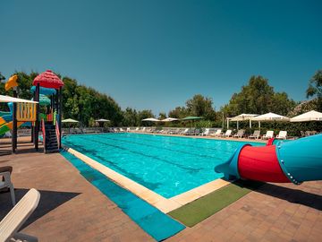 Swimming pool with slide (added by manager 14 aug 2023)