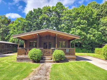 Bullrush log cabin