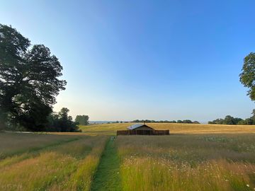 Approach to pheasant lodge from the parking area (added by manager 29 jun 2022)