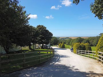 Road leading to the cottages and the pub (added by manager 09 sep 2017)