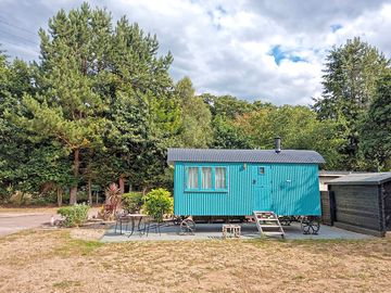Meadowview shepherd's hut (added by manager 08 sep 2022)