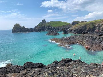 Kynance cove (added by visitor 08 aug 2021)